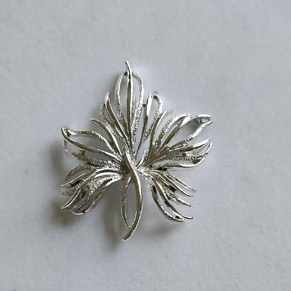 Vintage Silvertone Leaf Brooch